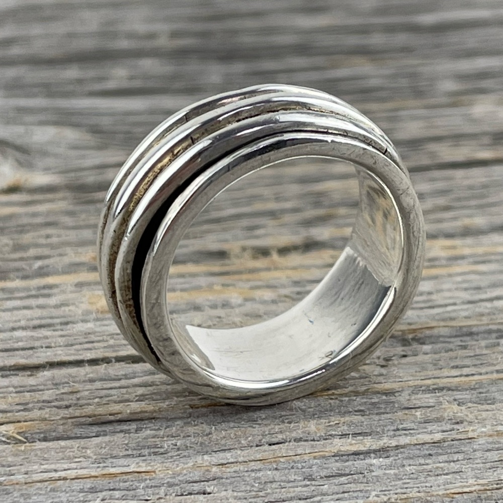 Sterling silver spinner band ring